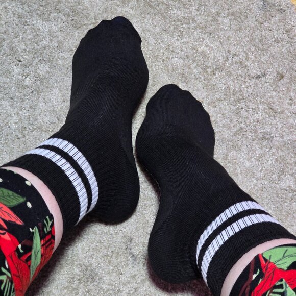 🧘🏻♀️6 Pair Yoga Sticky Pilates Socks - Quarter Crew Grip Socks for Women🧦 - Picture 3 of 4